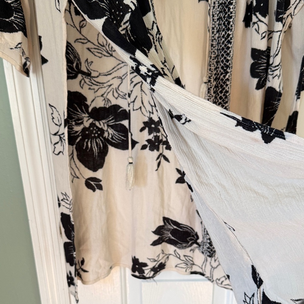 Billabong Floral Kimono Robe - Black and Cream - Picture 4 of 9